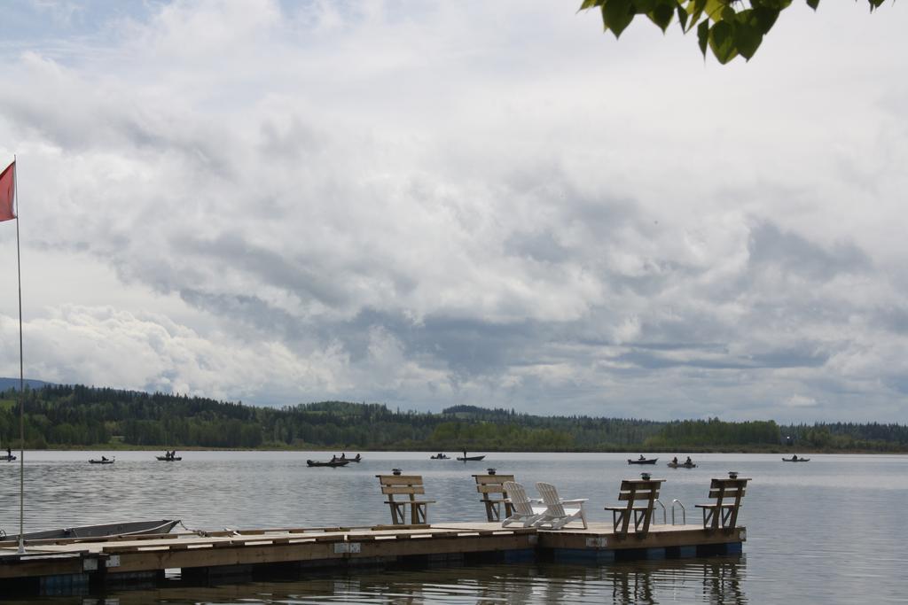 Robert'S Roost Rv Park Resort Quesnel Exterior photo