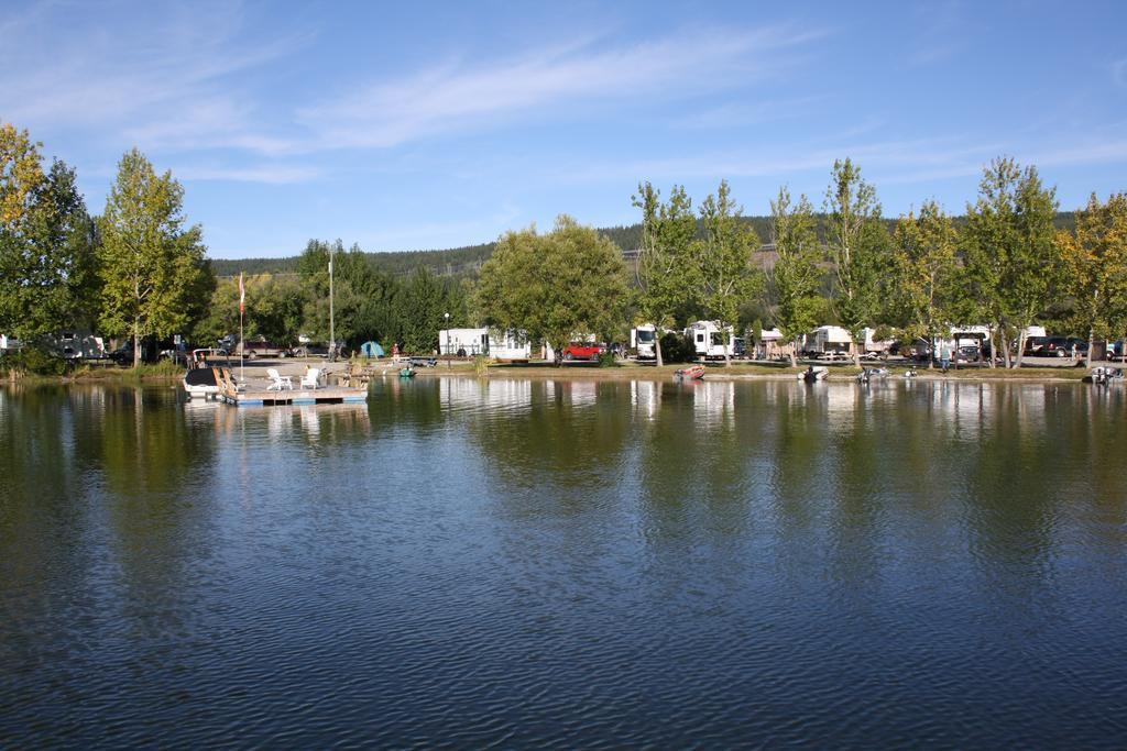 Robert'S Roost Rv Park Resort Quesnel Exterior photo