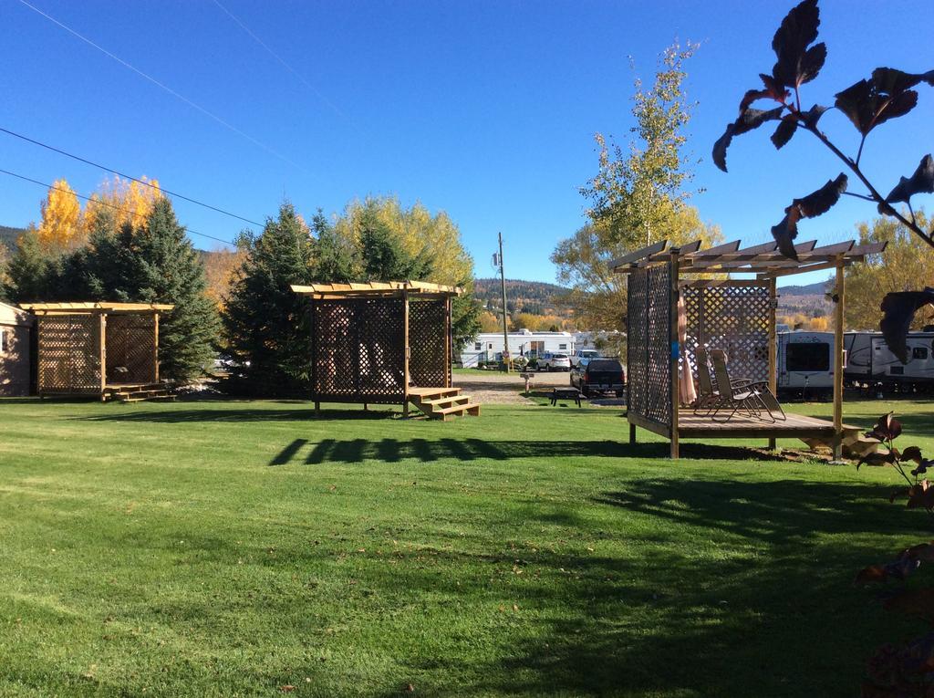 Robert'S Roost Rv Park Resort Quesnel Exterior photo