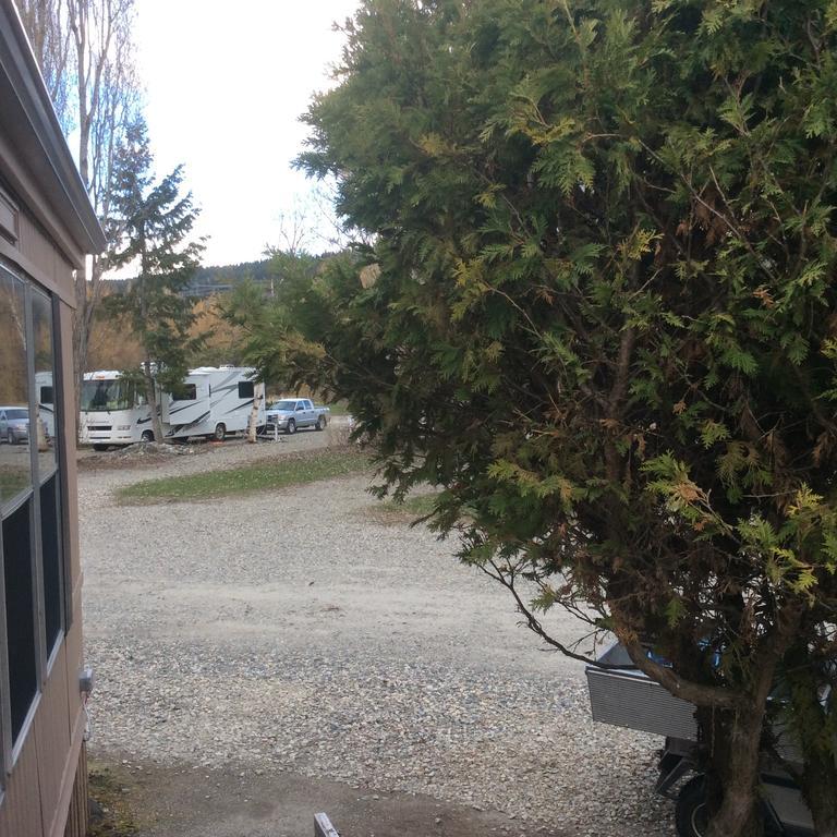 Robert'S Roost Rv Park Resort Quesnel Exterior photo